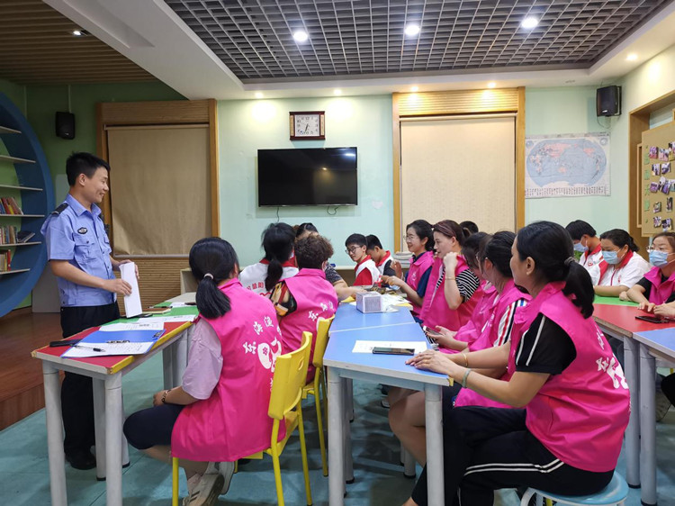 金塘镇开展阳光公益活动交通宣传讲座