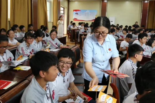 模范风采 | 温奕弋：法官妈妈用爱点亮少年心灯