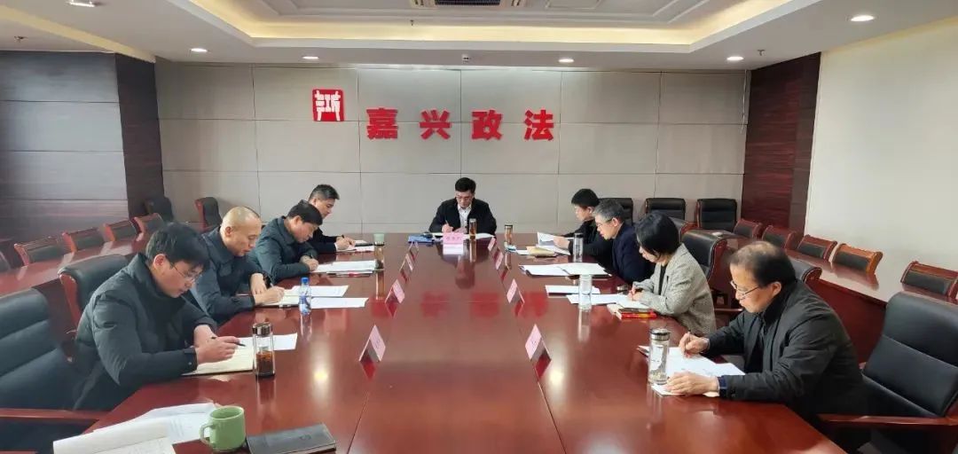 市委政法委理论学习中心组召开意识形态和党史工作专题学习会