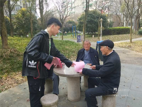 幸福社区开展扫黑除恶宣传活动