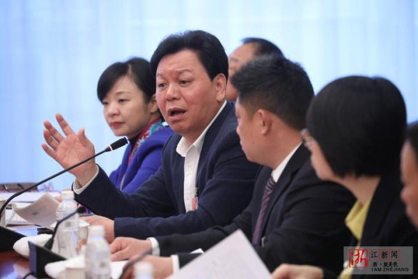 浙江代表团继续审议政府工作报告