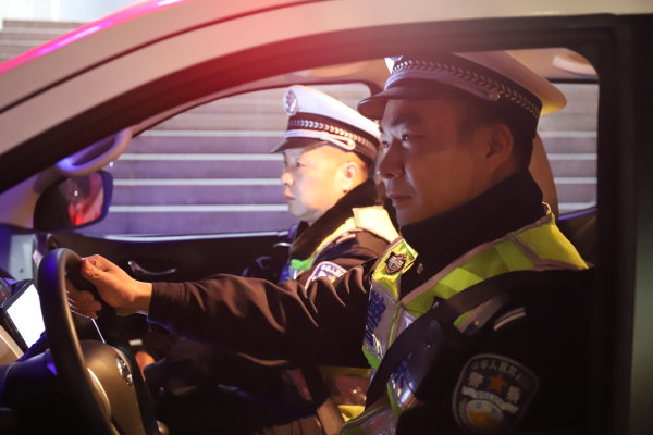 这长长的回家路 有我们在守护