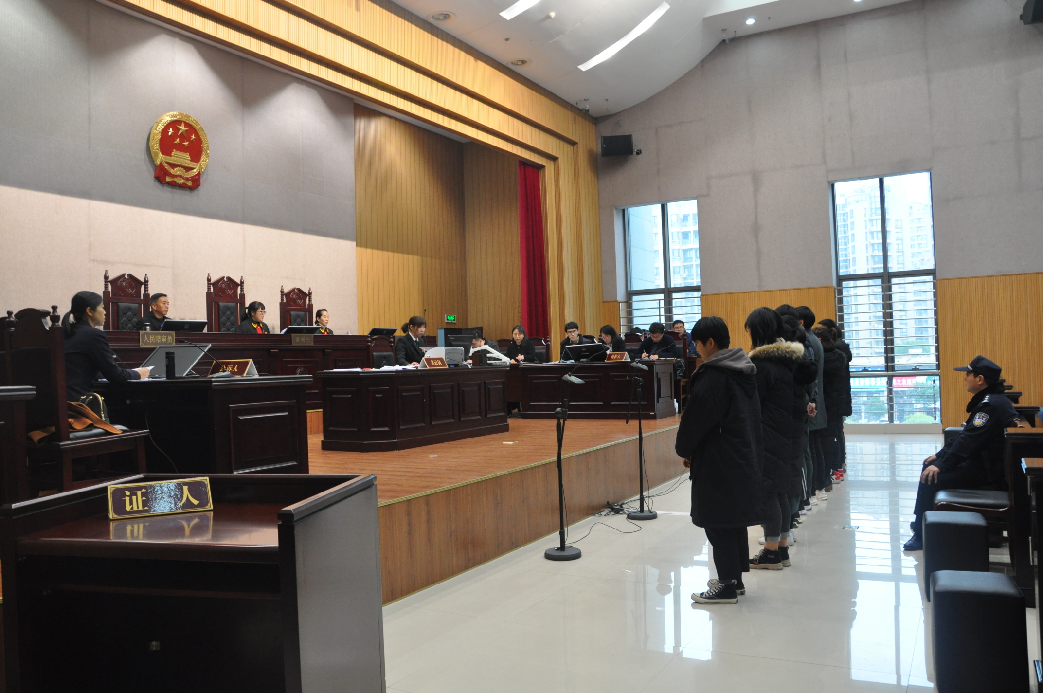 涉恶集团法庭领刑