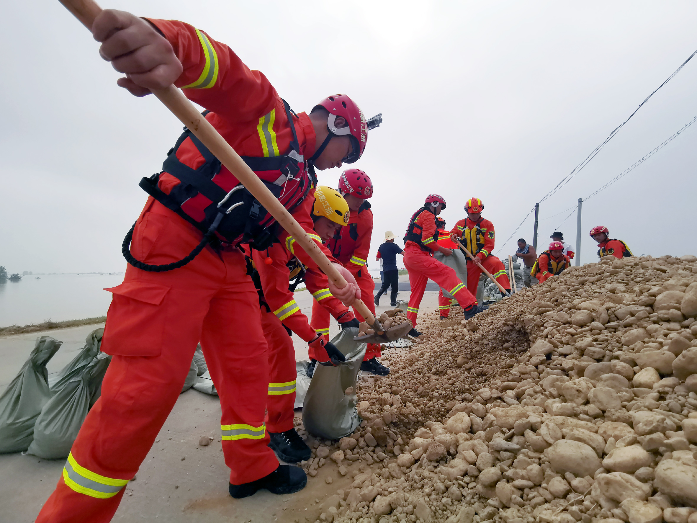 装填沙石料.png 装填沙石料.png