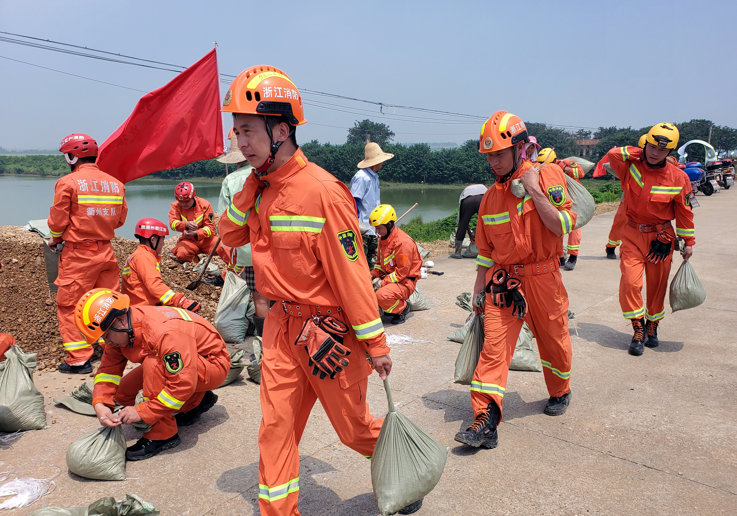 加固防洪堤.png 加固防洪堤.png